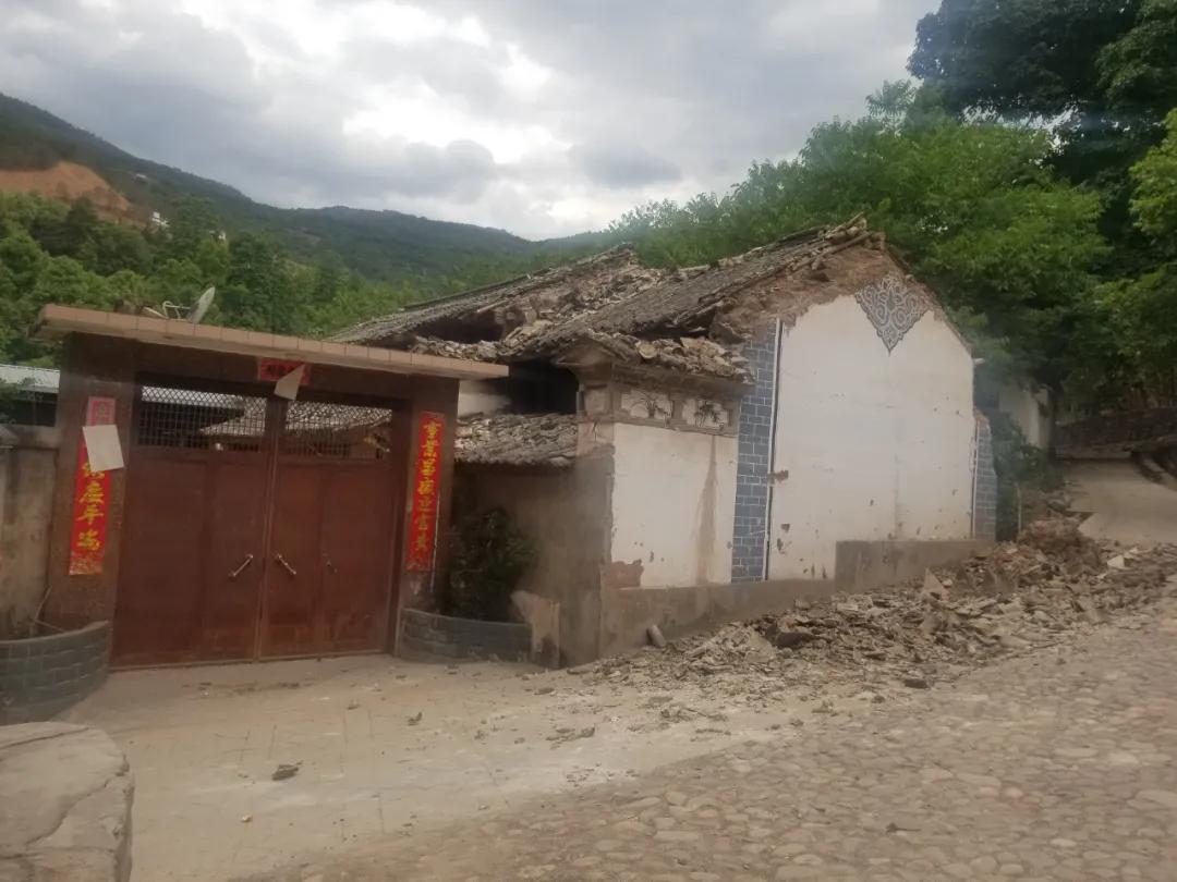 云南地震网最新消息，一段地震中的温馨日常故事