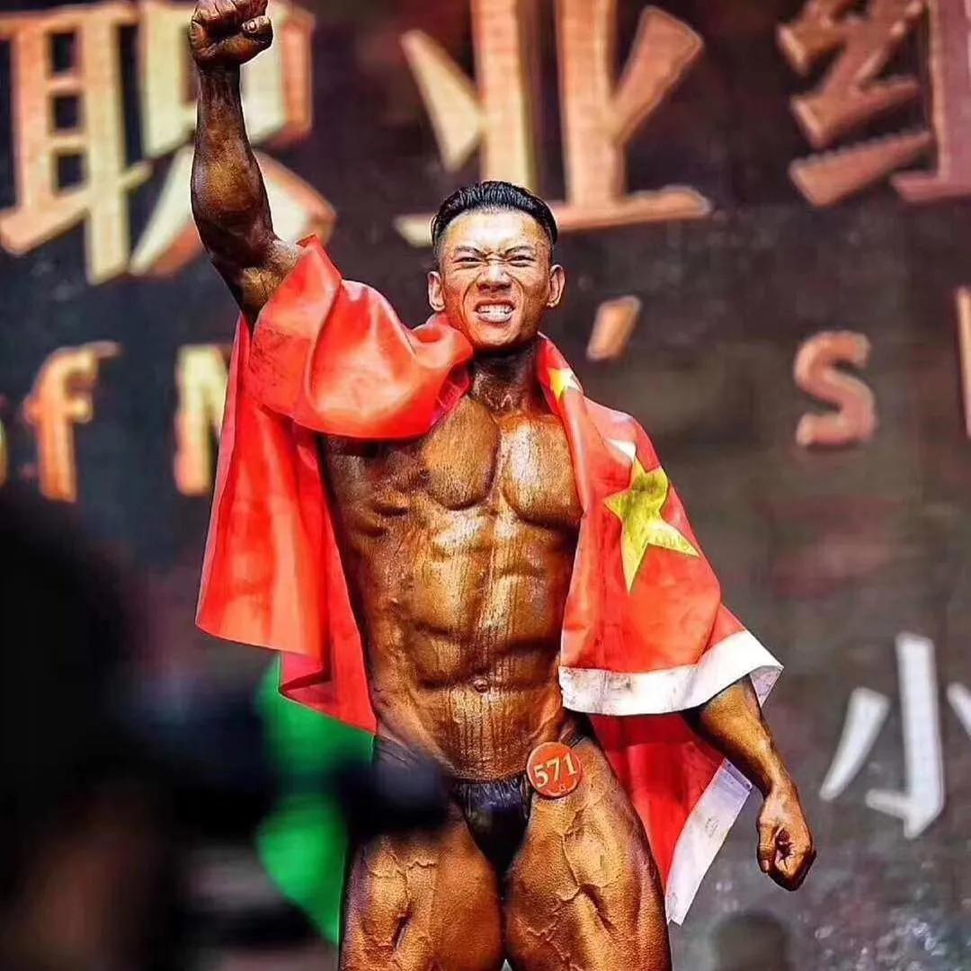 鹿晨辉比赛精彩瞬间，力与美的完美融合图片展示
