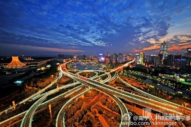 南宁高空俯瞰，云端之上的温馨日常全景展示