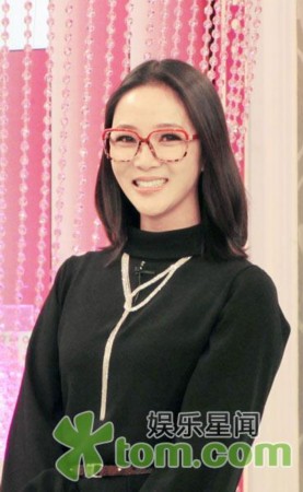 演员周菲的彩色日常，爱与陪伴的温馨时光记录
