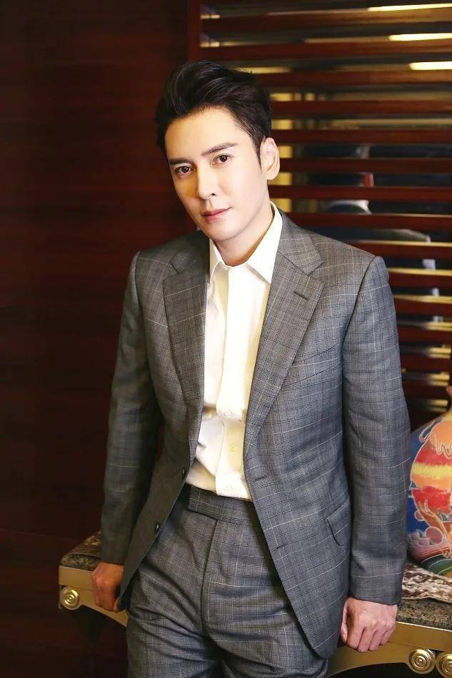东北男演员的逆袭之路，自信、变化与成就的力量展现