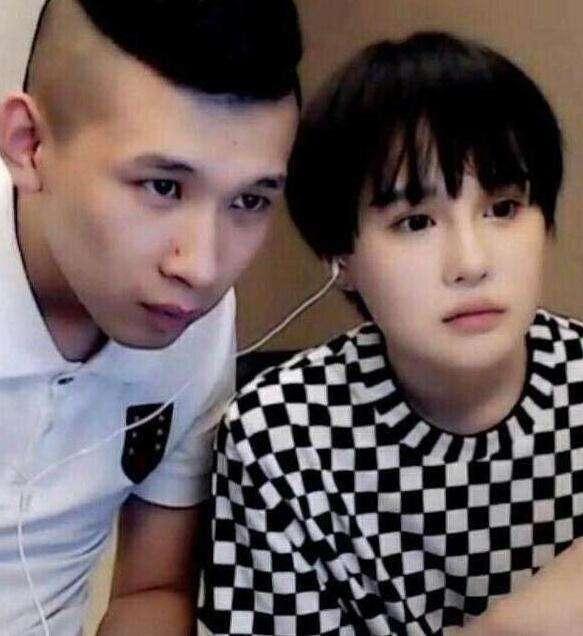 天佑球球梦幻互动直播之夜，与粉丝共襄欢乐时光！