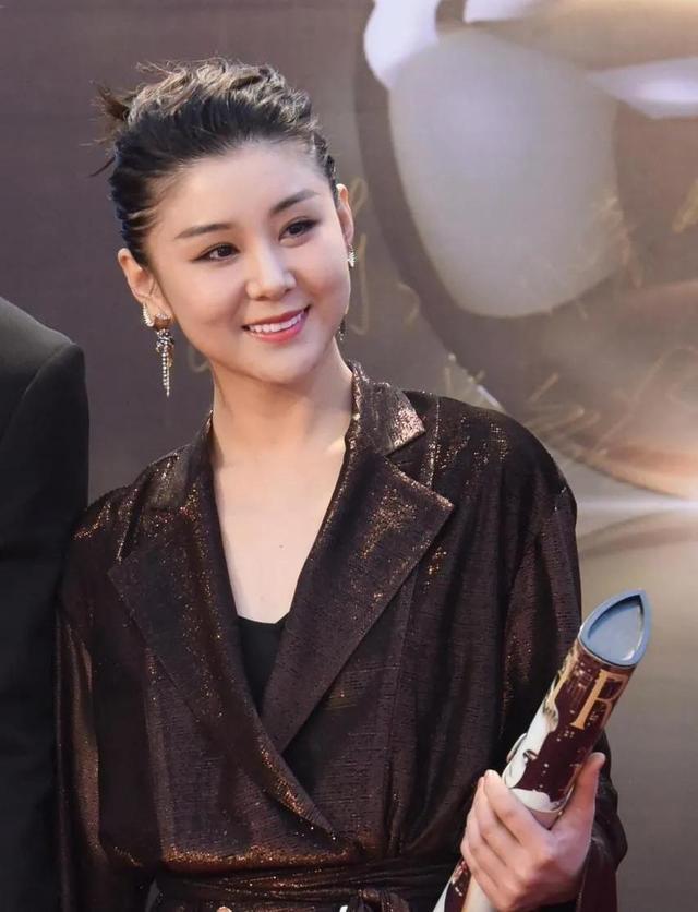 李小萌与自然美景的邂逅，内心平和之旅最新照片曝光